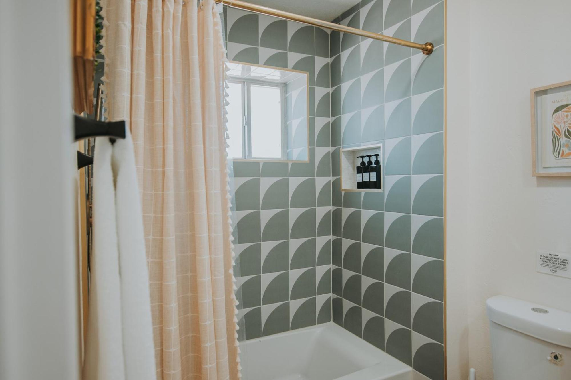 Bohemian Chic An Eclectic Escape-Hot Tub-Pet Friendly-No Pet Fees! Villa แอลบูเคอร์คี ภายนอก รูปภาพ